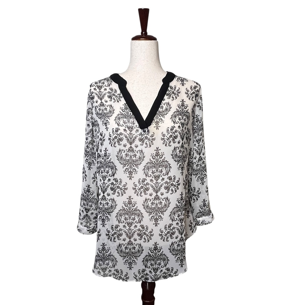 IZ Byer Women's Top M Black White Damask V-Neck 3/4 Sleeve‎ Blouse Career